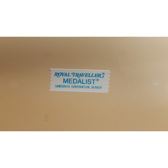 Vintage Samsonite Royal Traveller Red Train Case - Picture 8 of 8